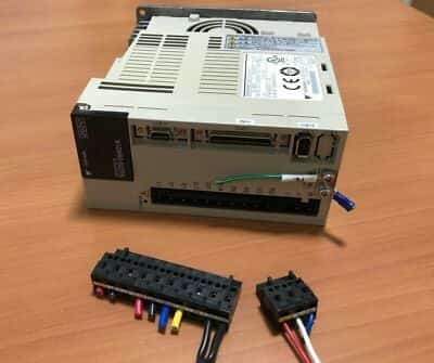 Yaskawa ServoPack SGDS-08A01A 200V 5.5A 750W Servo Drive - photo 1 of 7