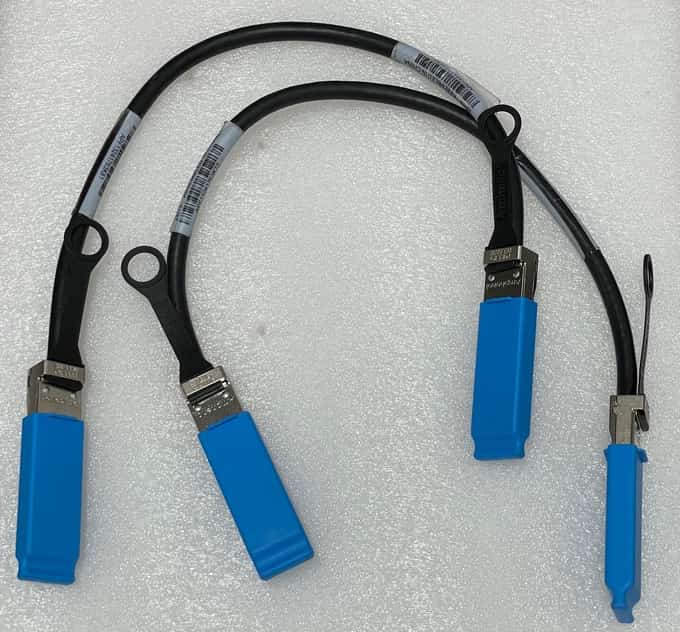 LOT of (2) 112-00176 NetApp QSFP-QSFP 0.5M External SAS Cable - photo 1 of 4