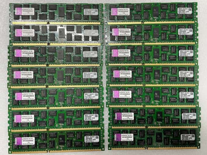 56GB (14x4GB) Kingston PC3-10600R Registered ECC Server RAM KVR1333D3D4R9S/4GI - photo 1 of 4