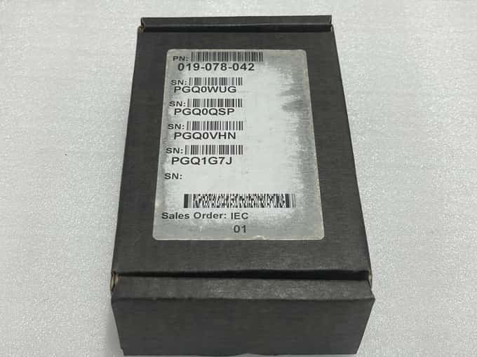 4 X Finisar FTLF8528P2BNV-E5 850nm 8Gb SFP+ Shortwave Transceiver 019-078-042 - photo 1 of 9
