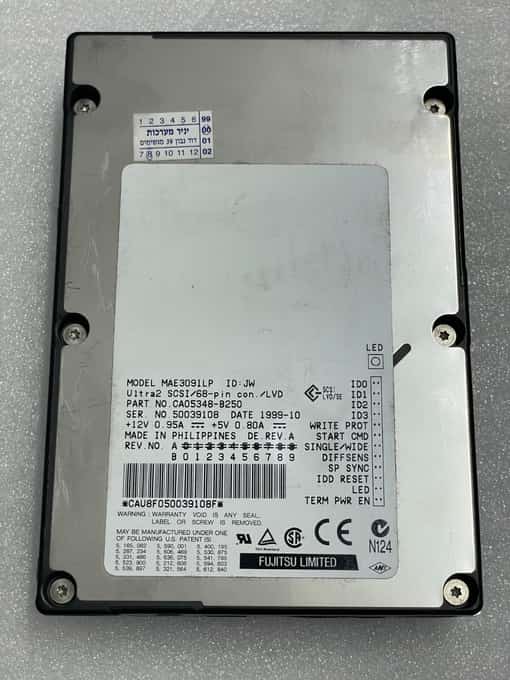 Fujitsu 9.1GB Ultra2 SCSI 68PIN - MAE3091LP - CA05348-B250 - photo 1 of 5