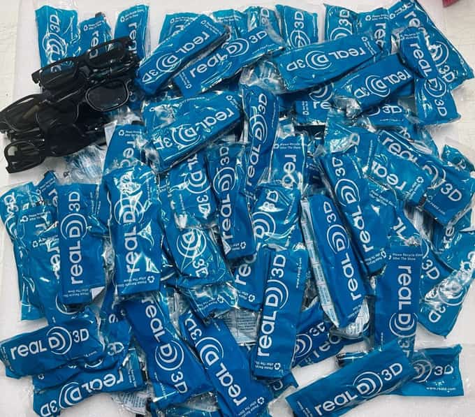 Lot of 100 Pairs RealD Technology 3D Glasses - photo 1 of 5