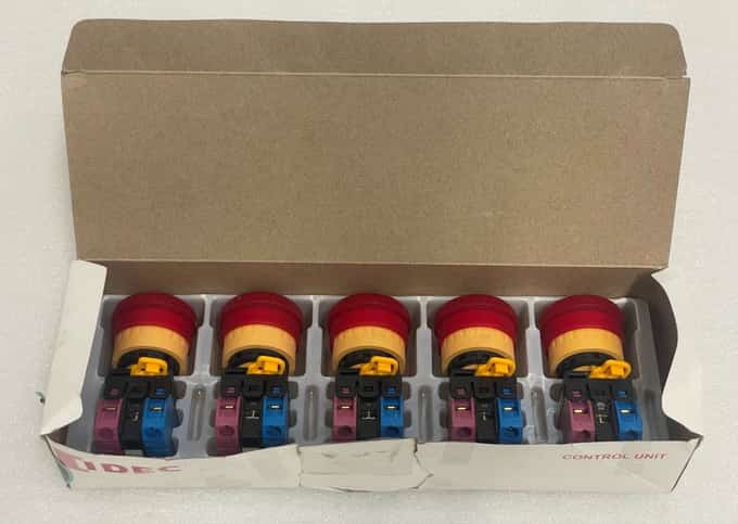5 x IDEC YW1L-V4E11Q4R New Emergency Stop Button Switch - photo 1 of 10