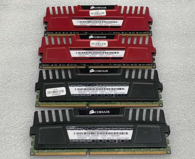 16GB  Corsair Vengeance 4 X 4GB  PC3-12800 DDR3 Desktop Memory CMZ8GX3M2A1600C9 - photo 1 of 5