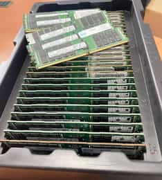30 x Samsung 32GB DDR4 2400MHz ECC RDIMM Server RAM 2Rx4 M393A4K40BB1