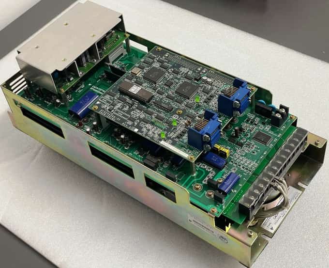 YASKAWA SERVOPACK CACR-IR3030CB SERVO DRIVE - photo 1 of 9