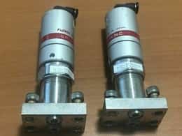 LOT OF 2 - FUJIKIN MANIFOLD O.P. 0.39~0.59MPa TYPE N.C