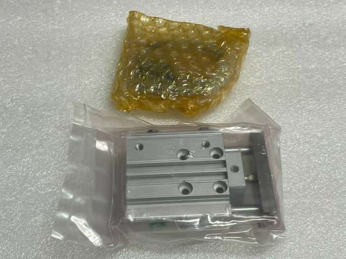 NEW - SMC 13-MGPL12-30-Z73 MGP COMPACT GUIDE CYLINDER - photo 1 of 5