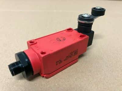 Allen Bradley Cat 440P-CSLS11D4, Adjustable Lever, Limit Switch. - photo 1 of 7