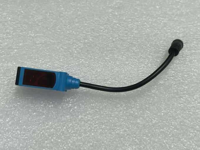 Sick WLG4S-3F3132 REFLECTION LIGHT BARRIER - photo 1 of 5