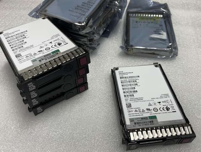 HPE 3.2TB 12G SAS MU SFF 2.5" SC DS SSD HPE HD P22583 P21123-003 P21152-003 - photo 1 of 11