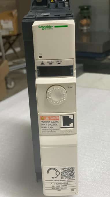 Schneider TELEMECHANICS ATV32HU40N4, Altivar 32 variable speed drive: 4 kW, 5HP - photo 1 of 10