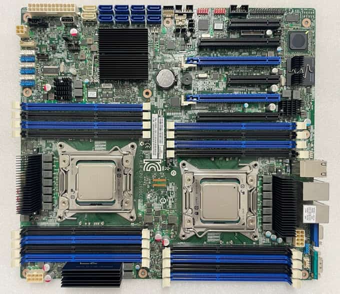 Intel KCC-REM-CPU-S2600CO Motherboard Circuit Board DAOS6RMBAB w/ Dual SR19Z CPU - photo 1 of 6