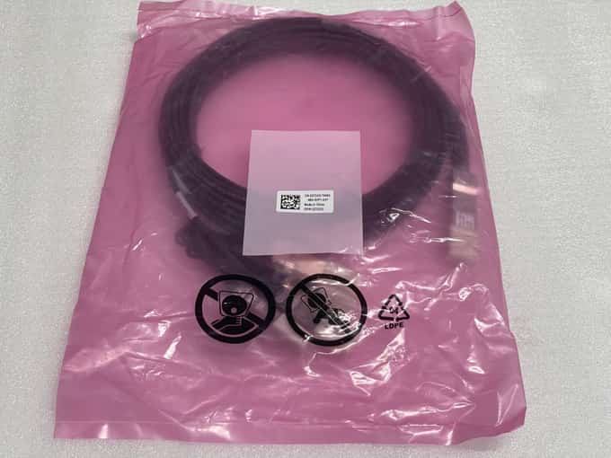 DP/N 027GG5 Dell Force10 40GbE QSFP+ to 4 x 10GbE SFP+ 3 Meters Breakout Cable - photo 1 of 5