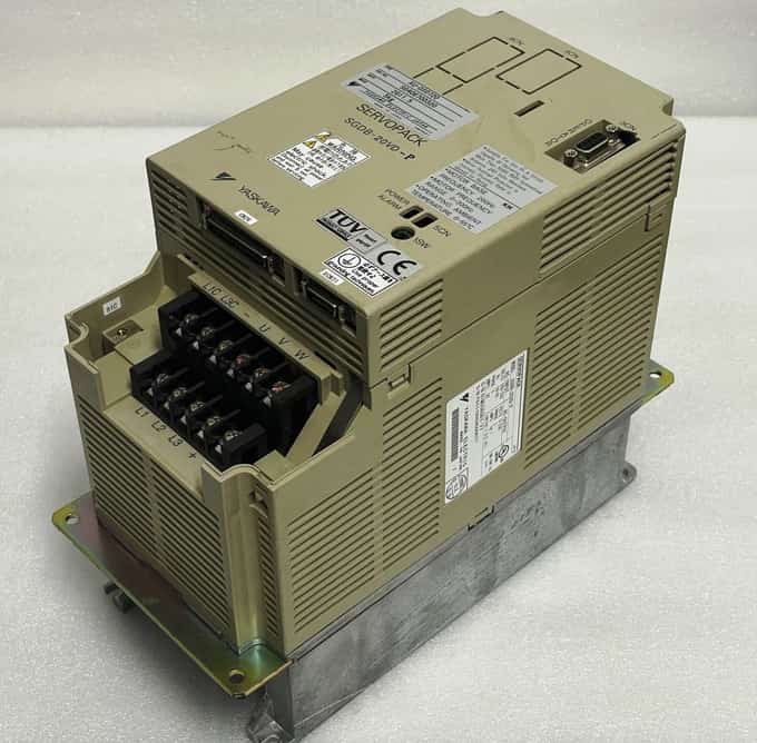 YASKAWA SGDB-20VD-P Servo Driver XU-DS0720 - photo 1 of 10