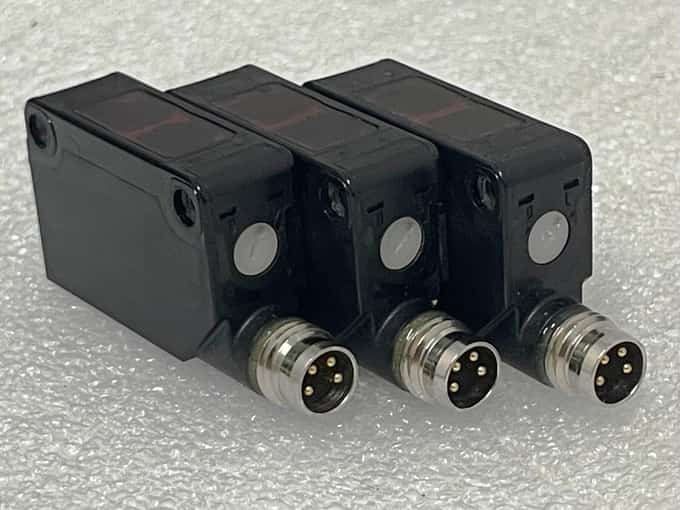 LOT OF 3 - Schneider XUM9APCNM8 Photoelectric Switch - photo 1 of 7