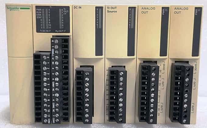 Schneider TELEMECANIQUE PLC TWDLMDA20DRT TM2DDI8DT TM2DD08TT TM2AV02HT - photo 1 of 12