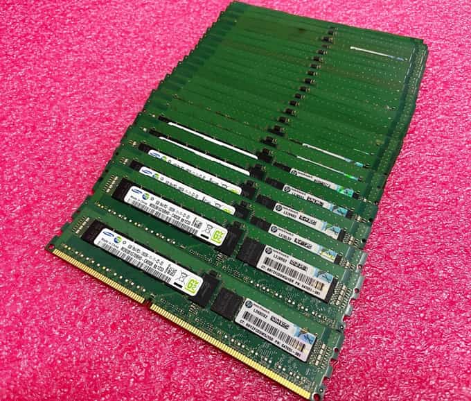 Samsung 192GB (24x8GB) DDR3 M393B1G70BH0-CK0Q8 1Rx4 PC3-12800R Server Memory - photo 1 of 4