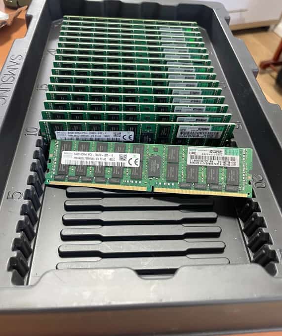 LOT 17 HYNIX HMAA8GL7AMR4N-VK 64GB DDR4 PC4-2666 21300 ECC LR SERVER MEMORY RAM - photo 1 of 4
