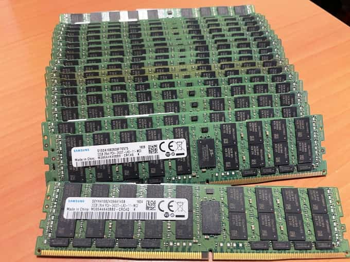 20 x Samsung 32GB 2Rx4 PC4-2400T-L ECC LRDIMM DDR4 RAM Memory M386A4K40BB0-CRC4Q - photo 1 of 3