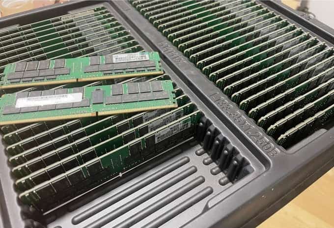 47 x 64GB PC4-2666v DDR4 ECC LRDIMM HPE 840759-091 850882-001 - photo 1 of 2